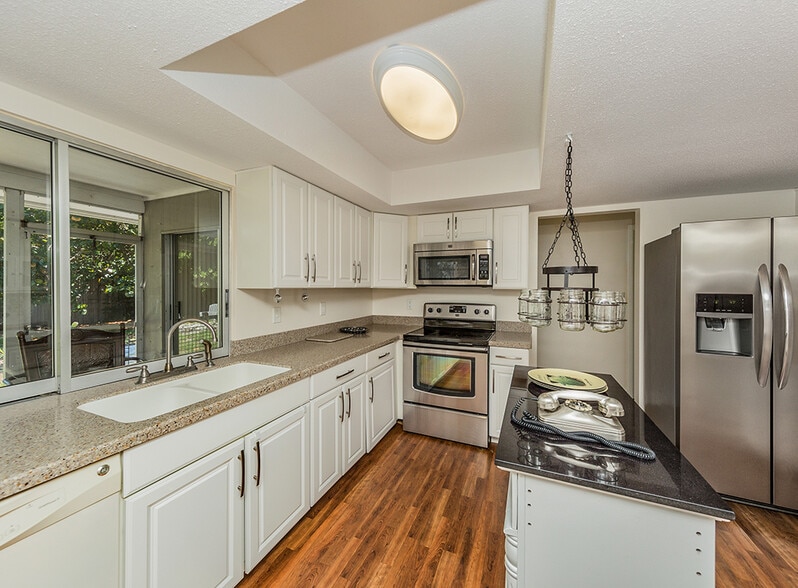 Building Photo - 500 Sunset Beach Dr