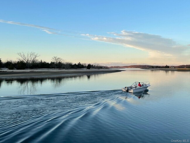 Building Photo - 18 Bayles Ave