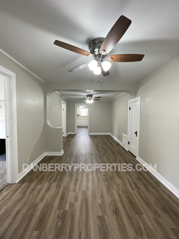 Building Photo - 220 N Main St