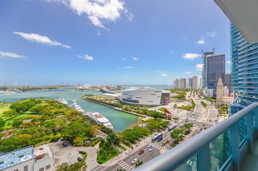 Building Photo - 900 Biscayne Blvd