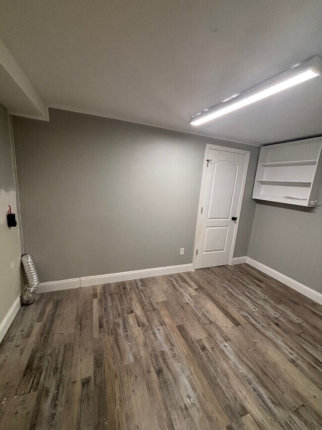 Building Photo - Freshly Renovated Rancher!