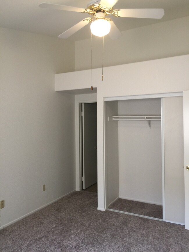 Building Photo - Cute & Private End Unit 3+2.5 Light & Brig...