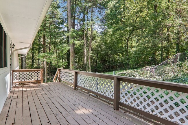 Building Photo - Move In Ready