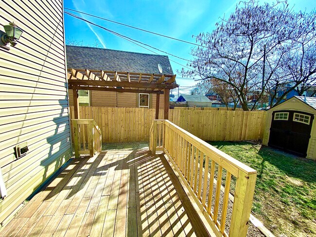 Building Photo - 1049 Fair Ave