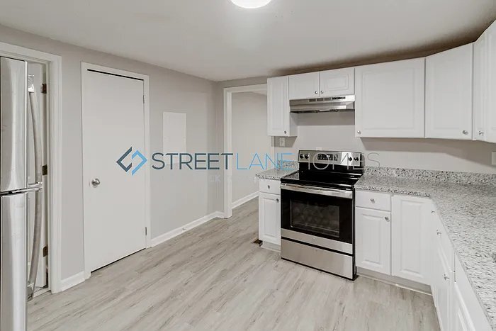 Building Photo - 800 Chester Ave