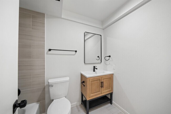 Building Photo - 9654 Westview Dr