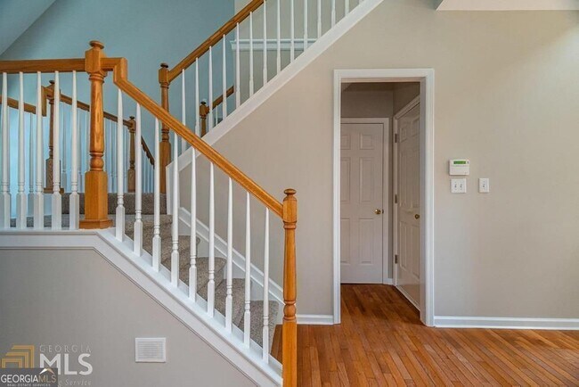 Building Photo - 225 Heritage Lake Dr