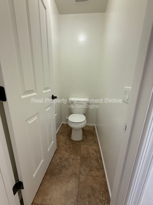 Building Photo - 8014 W Pima St