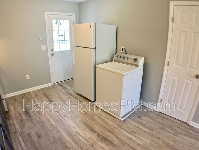 Building Photo - 1559 Brookbank Ave
