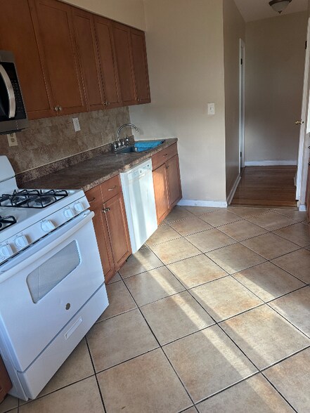 Building Photo - 331 Rector St