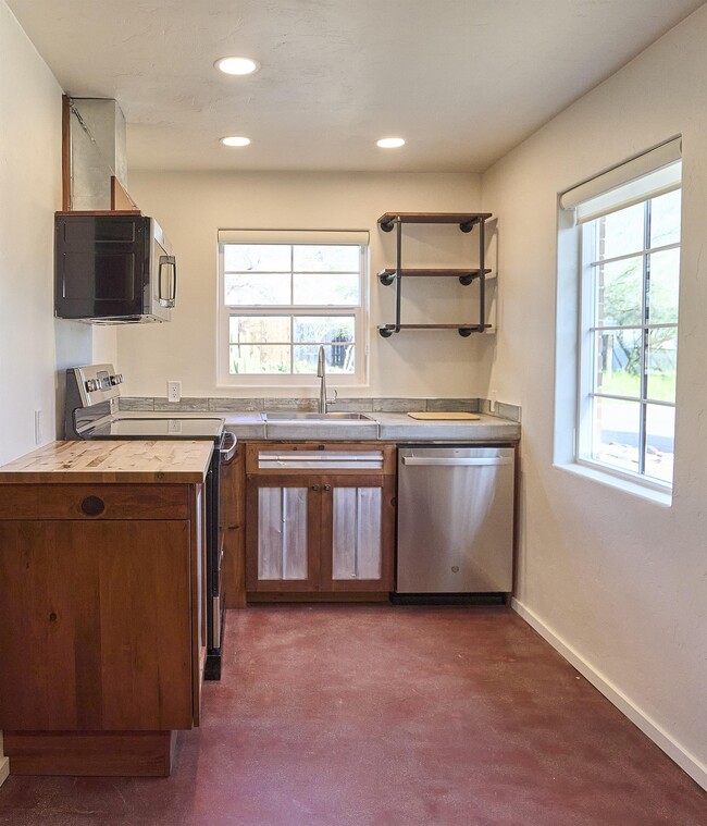 Building Photo - 2031 N Tucker Dr