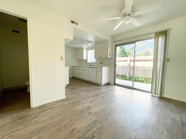 Building Photo - Fire Mountain Townhome with Garage!
