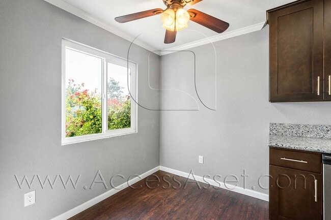 Building Photo - Charming Oceanside Retreat Near Camp Pendleton