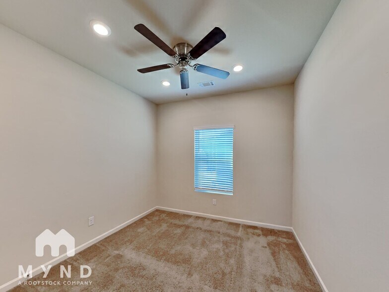 Building Photo - 803 Golden Bell Wy