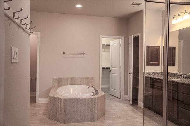 Building Photo - 9535 Scanlan Heights Ln