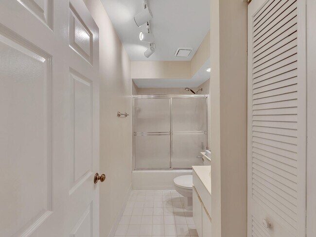 Building Photo - 7747 Villa Nova Dr