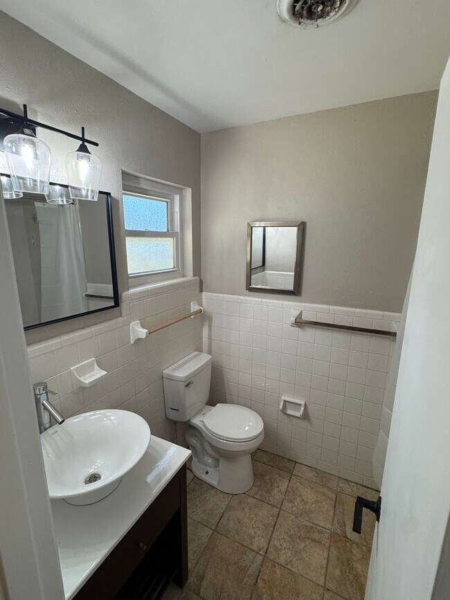 Building Photo - Charming 4 bedroom South Lakeland home with Mother-In-Law Suite!