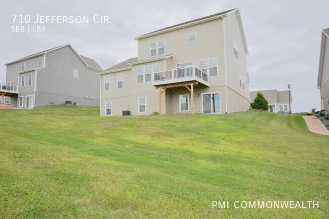 Building Photo - 710 Jefferson Cir NW