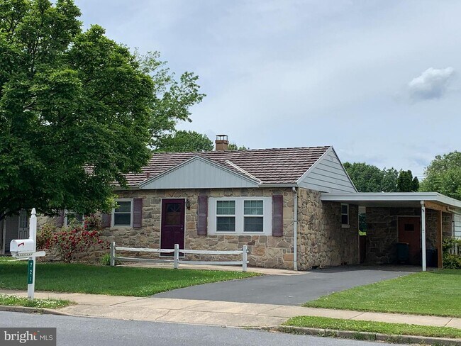 Building Photo - 721 Stouffer Ave