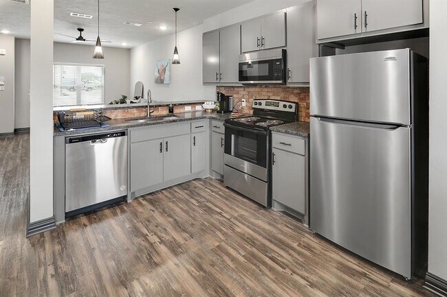 Building Photo - 1451 Associates Ave