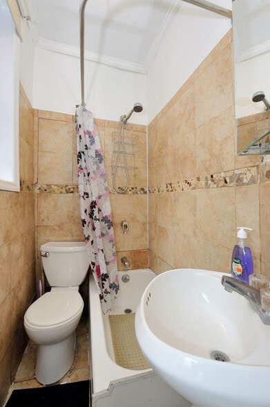 Building Photo - 538 9th Ave