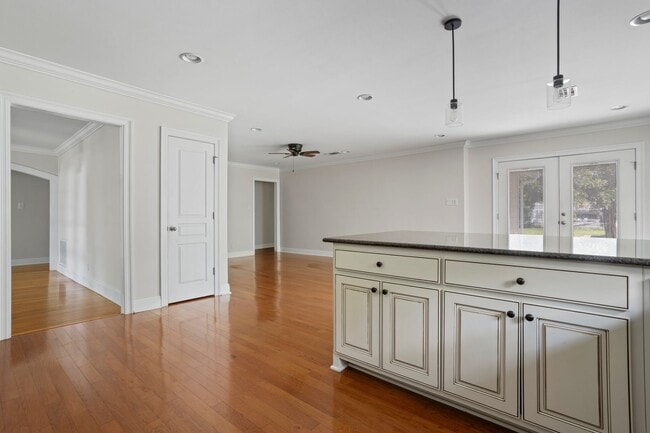 Building Photo - Charming Coastal Living in Downtown Ocean ...
