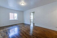 Building Photo - 757 E Warrington Ave