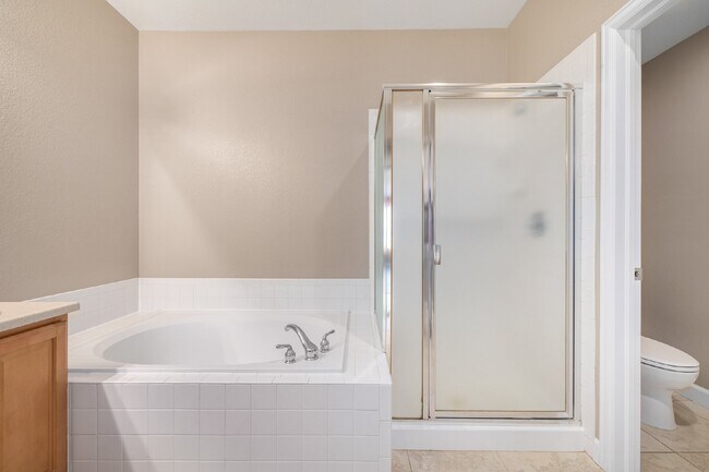 Building Photo - This beautiful 3-bedroom, 3-bathroom in Parker