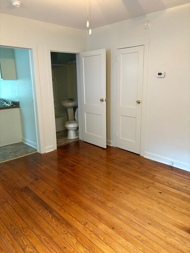 Building Photo - Newer windows, hardwood floors, a big pantry — and 9th Street a short walk away.