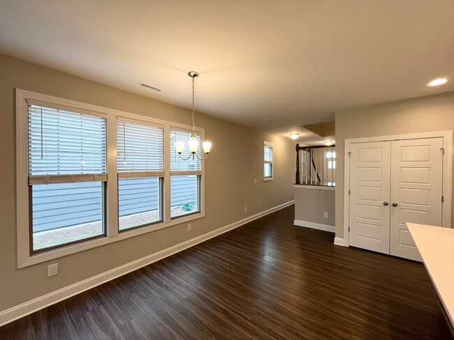 Building Photo - 1002 Greatland Rd