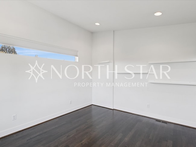 Building Photo - Contemporary Stunner in North East Portland