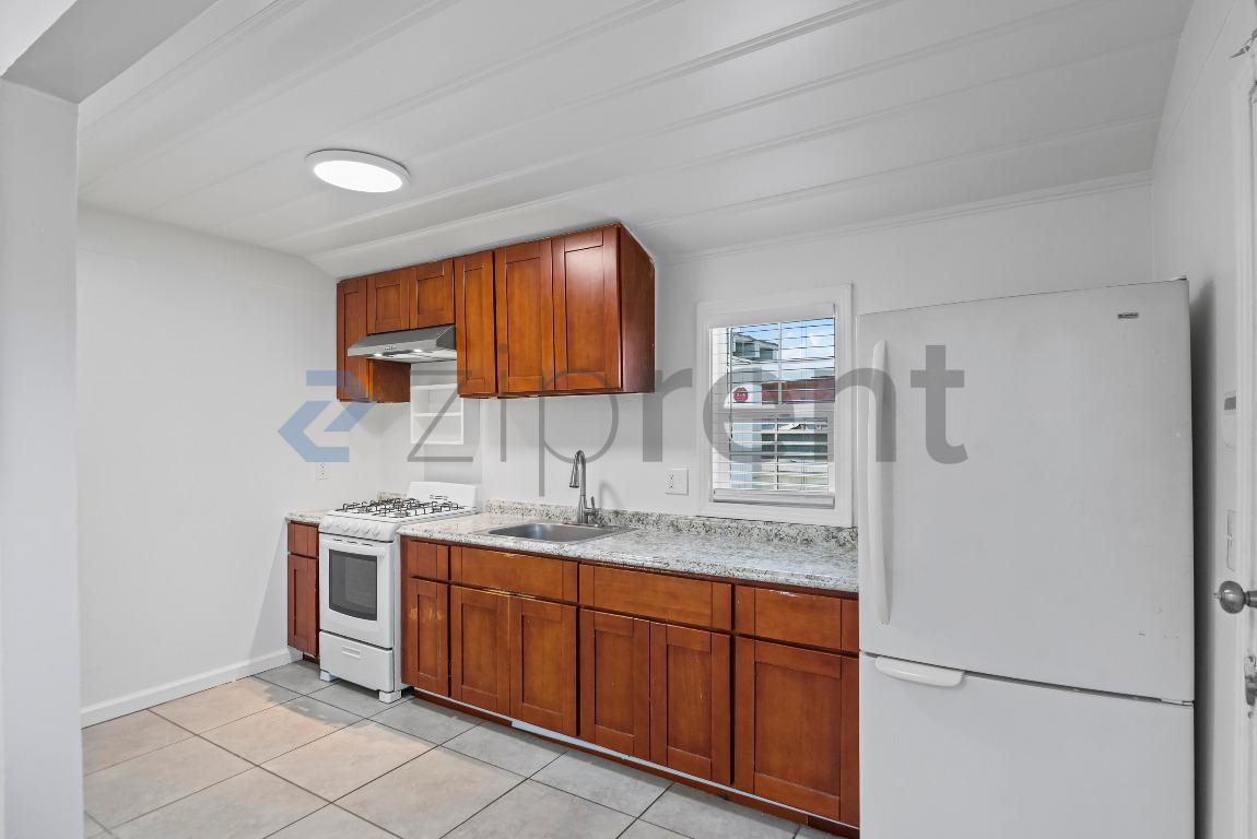 Building Photo - Unit