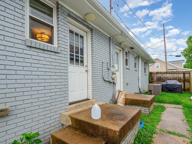 Building Photo - 1509 21st Ave N