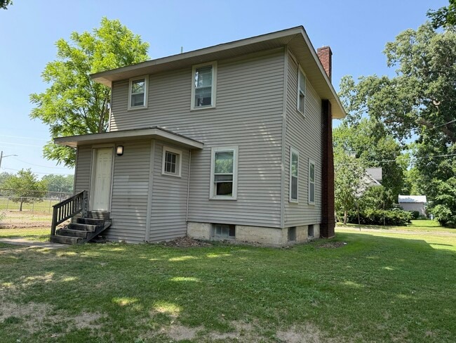 Building Photo - 518 Crowell St
