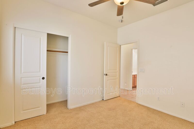 Building Photo - 11547 E Sylvan Ave