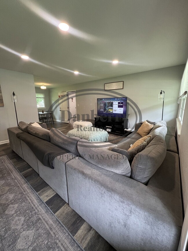 Building Photo - 6051 Graystone Dr