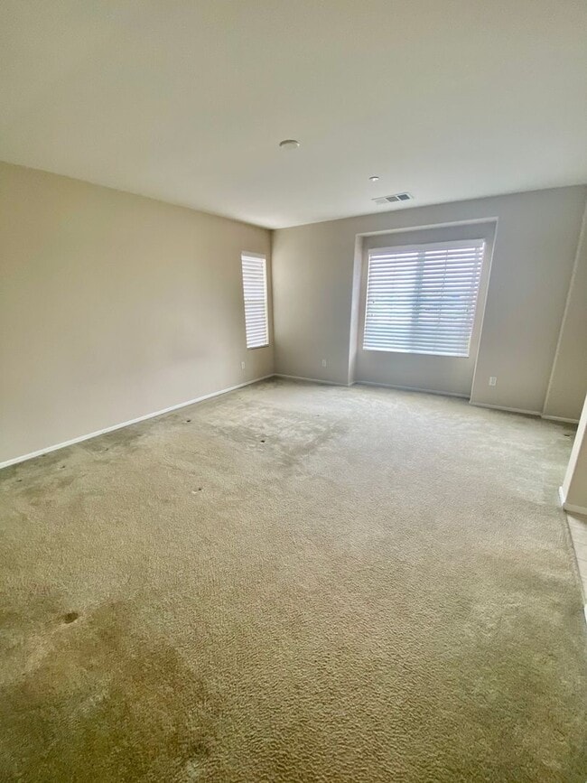Building Photo - Oxnard- Spacious 3 bedroom in Westwind Com...