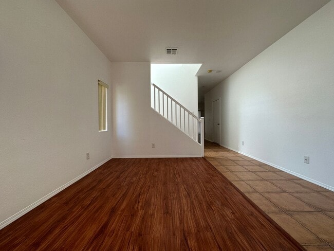 Building Photo - Single Family Home 3 Beds, 2.5 bath, 1 car garage