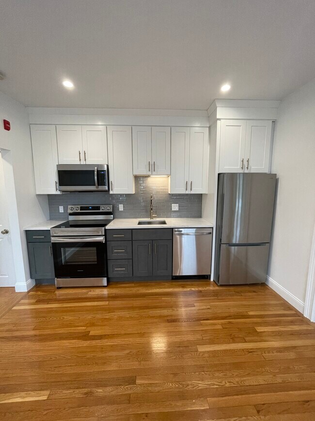 1283 Narragansett Blvd 1283 Narragansett Blvd Cranston RI 02905