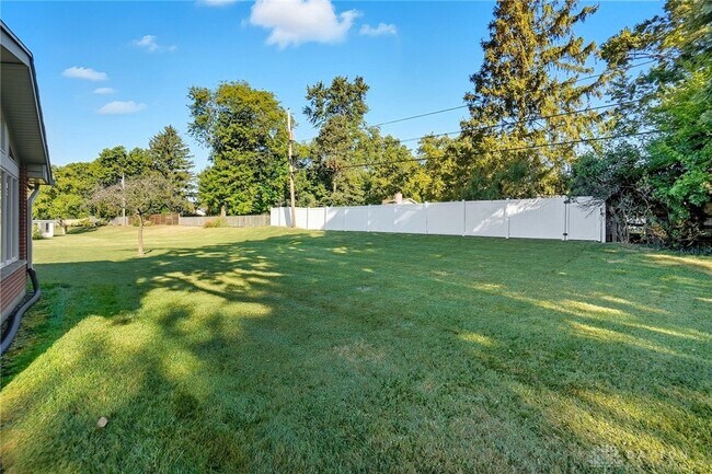 Building Photo - 1033 Georgian Dr