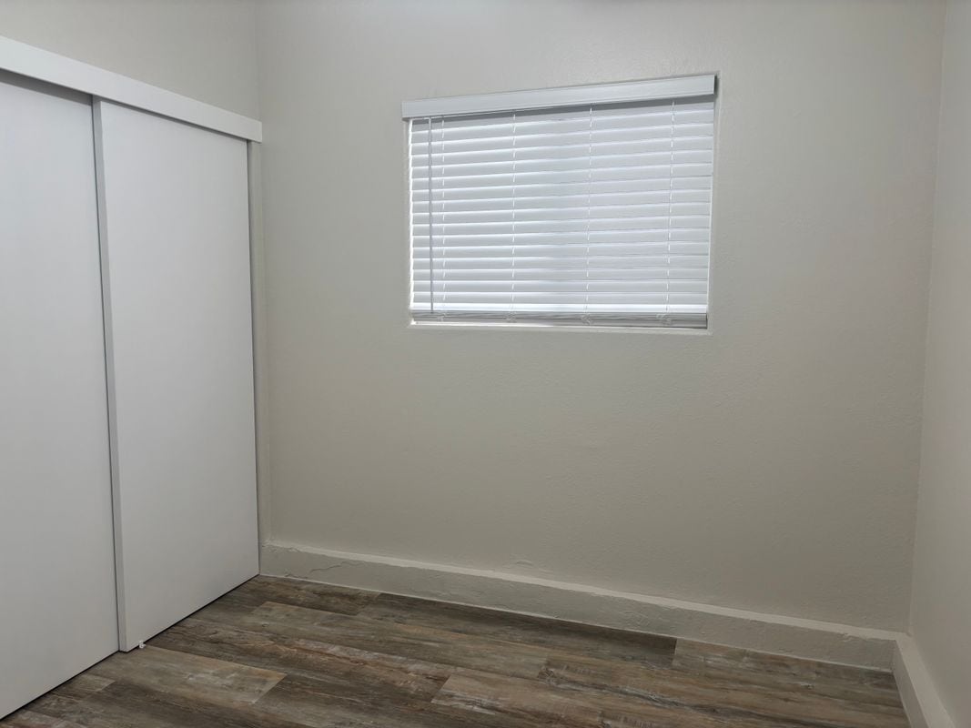 Building Photo - 829 Kostner Dr