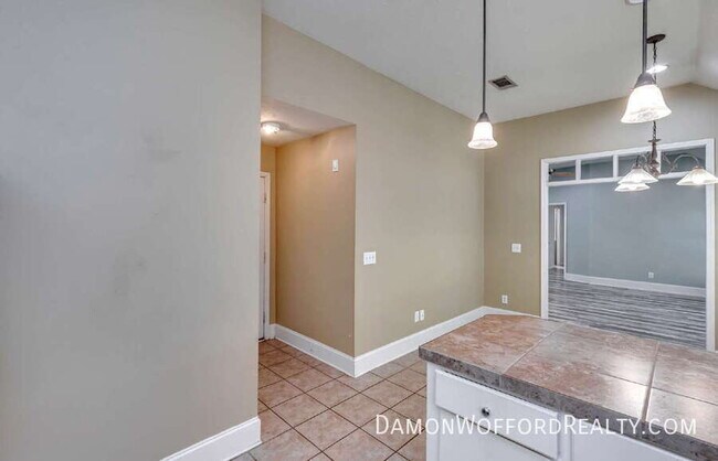 Building Photo - 124 Raintree Rd