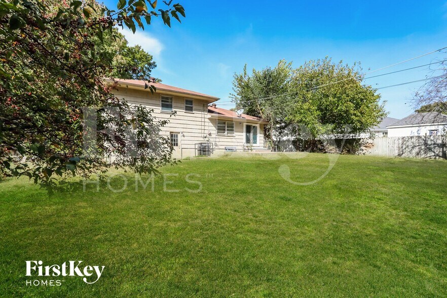 Building Photo - 3605 S Stayton Ave