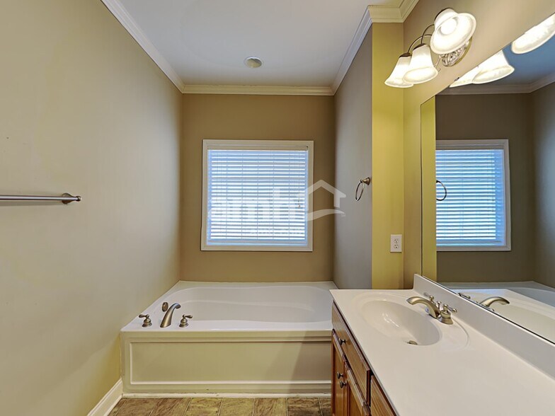 Building Photo - 24 Lakewood Ct NW