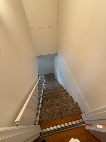 Building Photo - 8912 Bayview Dr