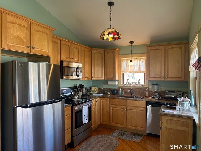 Building Photo - 332 Shore Dr