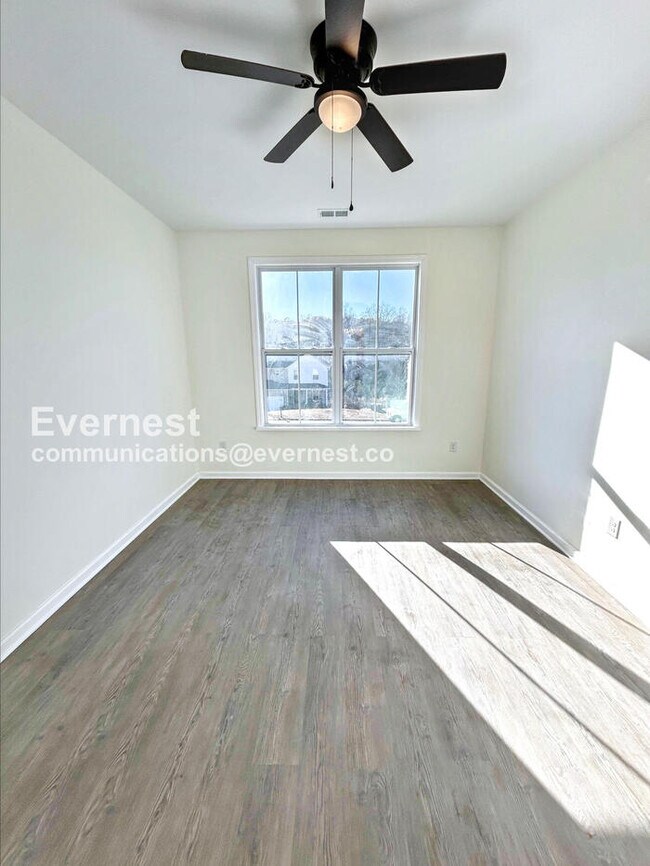 Building Photo - 1372 Robins Nest Drive