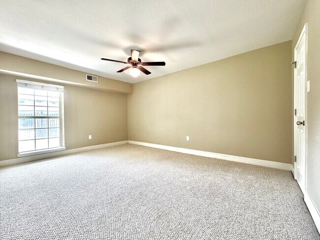 Building Photo - Stylish 2BR Condo in The Bradshaw – Gated ...