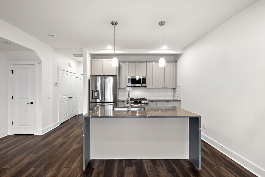 Building Photo - 2732 Harrison St