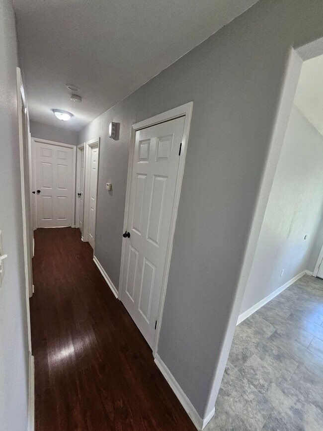 Building Photo - 908 Greenbriar Street